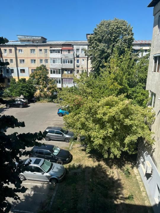 Vanzare 2 camere curat liber decomandat et 3 central Gaesti – fotografia 15 din 16