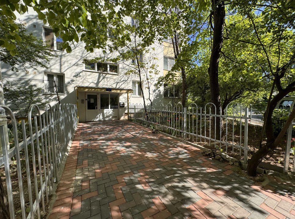 3 Camere | 63 MP | RENOVAT | PARTER ÎNALT | SĂLĂJAN – JEAN STERIADI | 114.000 E – fotografia 14 din 15