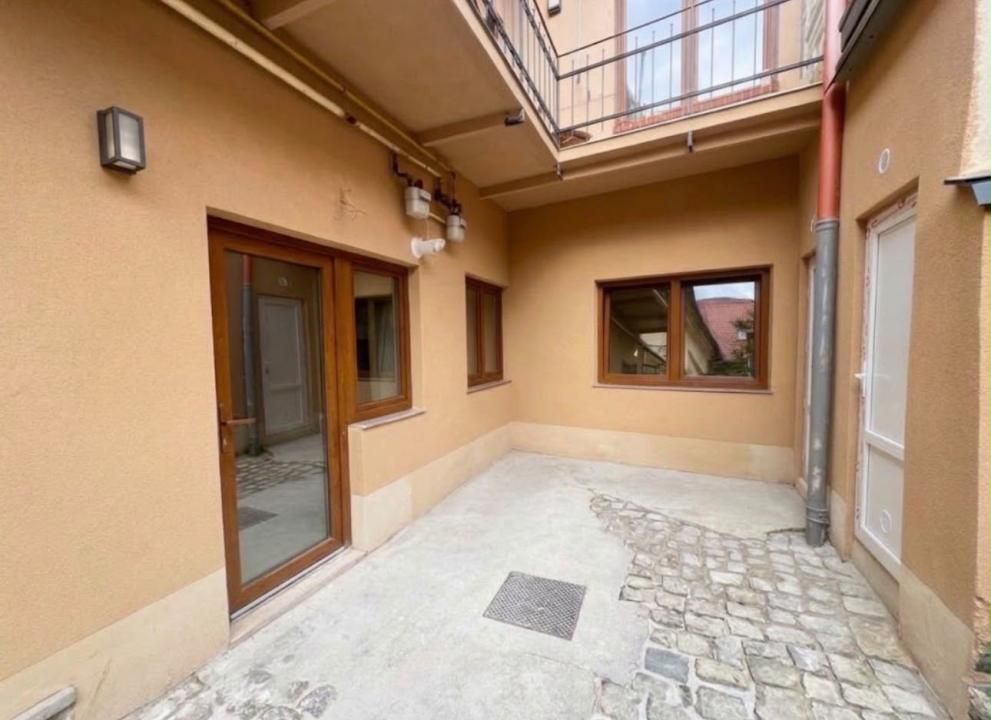 Apartament-2Camere-61mp-Renovat-Centru-Istoric – fotografia 1 din 11