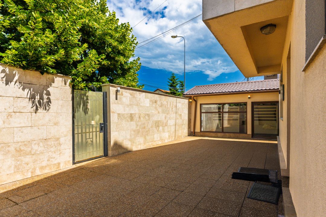 Vila spațioasă 5 camere, 5 băi, Garaj 2 mașini, Zona Primo – poziție excelentă – fotografia 30 din 31