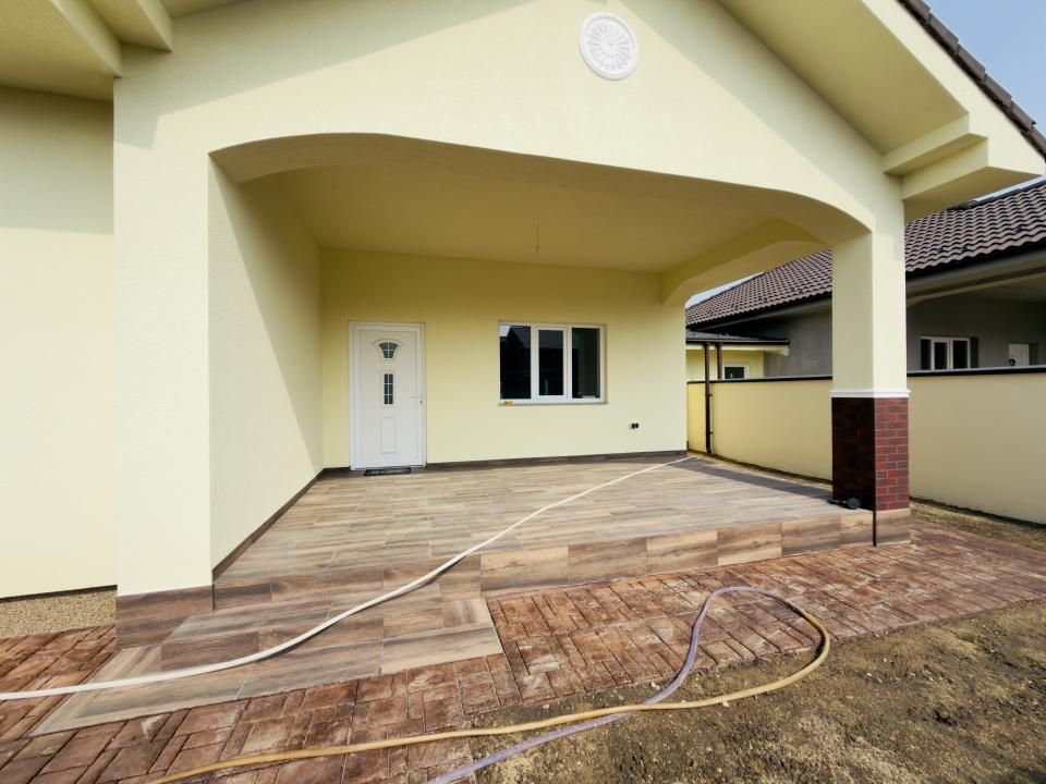 Duplex despartit prin camera tehnica, 3 camere - Beregsau Mare – fotografia 16 din 21