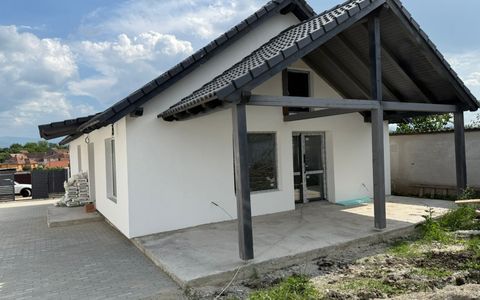 Casa individuala cu 4 camere 2 bai si terasa in Sura Mica