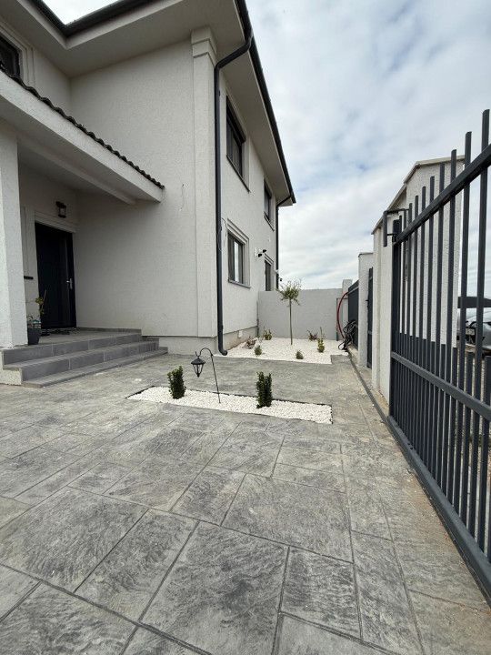 Duplex 4 camere, 101 mp utili, 250 mp teren - Giroc – fotografia 1 din 15
