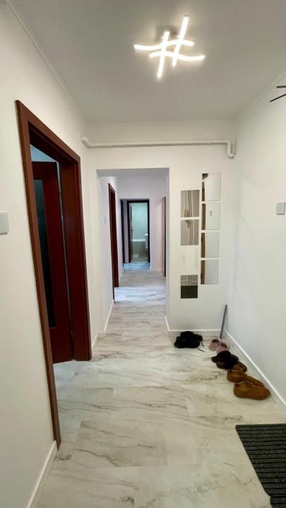 Apartament 3 camere, decomandat, zonă ultracentrală, bloc Mobilux, etaj 1 – fotografia 4 din 12