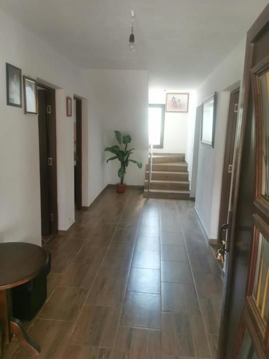Casă spațioasă de închiriat în Ungureni – Dambovita – fotografia 3 din 24