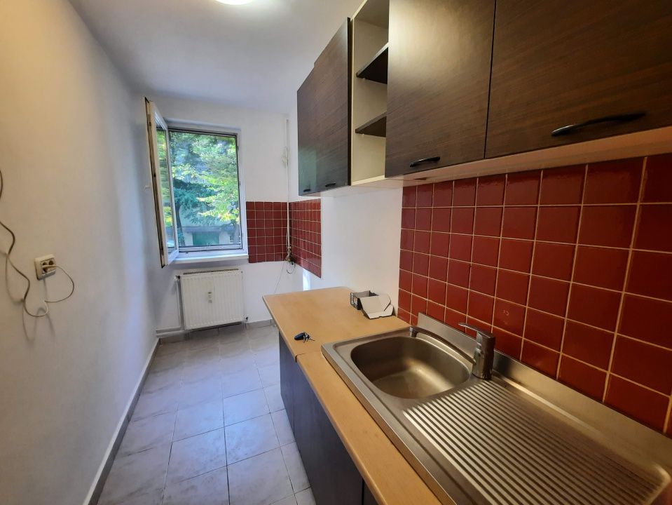 Drumul Taberei, Valea Oltului Brancusi, garsoniera parter, bloc 4 etaje, boxa – fotografia 7 din 28