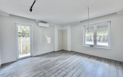 Apartament 2 camere, decomandat, 53mp utili, 30mp curte in Giroc