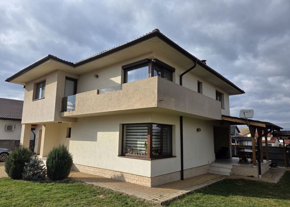 Casa 3 camere P+1 CETATE Alba Micesti Terasa 500 mp. Teren Asfalt Utilitati – fotografia 1 din 8