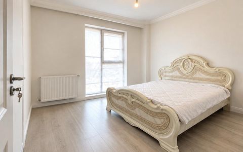 Apartament cu 3 camere, curte proprie si parcare, de vanzare in Floresti