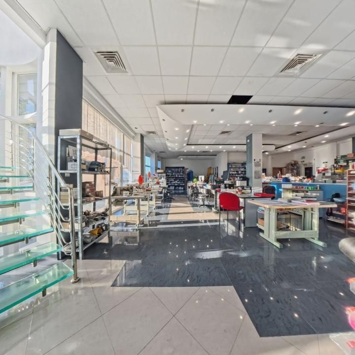 Showroom și birouri pe Calea Romanului – 550 mp, proprietate închiriată – fotografia 3 din 16