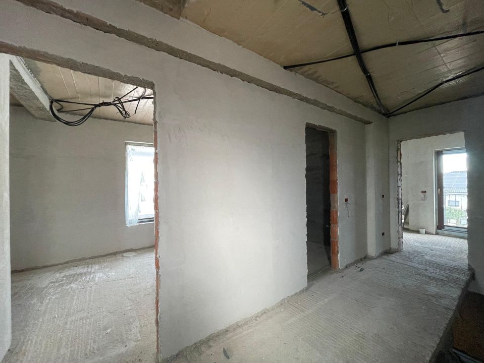 Duplex 5 camere despartit prin garaj - Mosnita Noua – fotografia 6 din 12