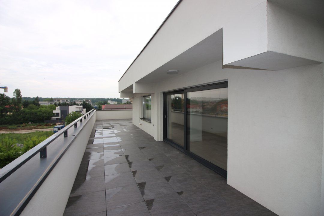 Penthouse 4 camere, 125 mp, 3 bai, terasa 97 mp, etaj 3/3, lift, singur pe etaj – fotografia 19 din 22