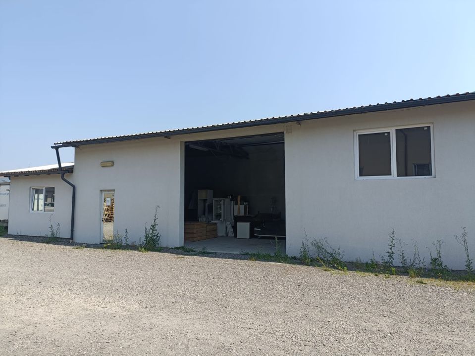 Spațiu comercial de închiriat / hală depozitare/producție – fotografia 3 din 4