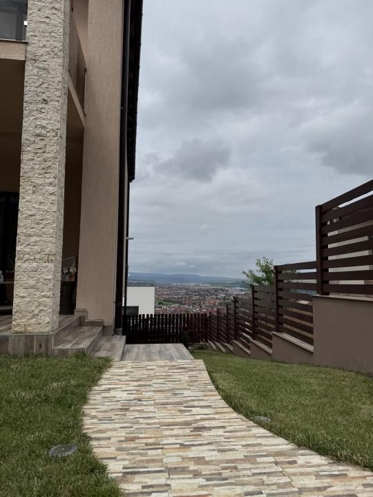 Casă premium cu panoramă, curte amenajată | 0% comision | zona Răzoare – fotografia 2 din 28