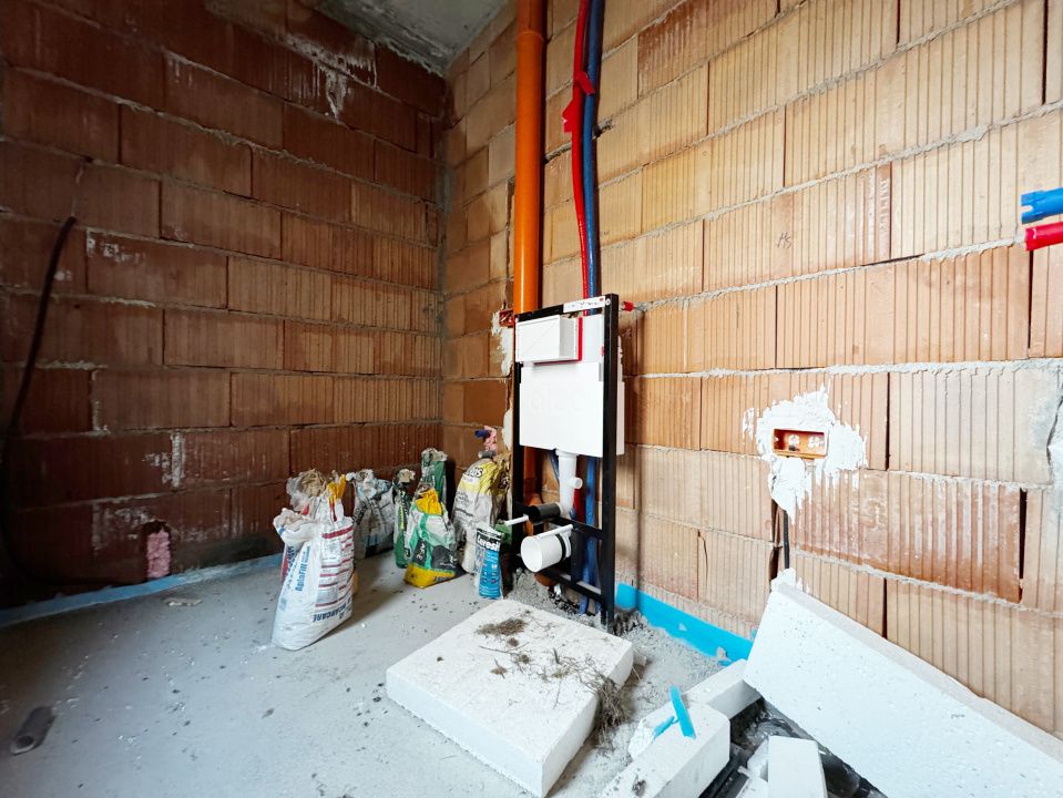 Duplex despartit prin camera tehnica, 121mp utili si 350mp teren - Urseni – fotografia 17 din 29