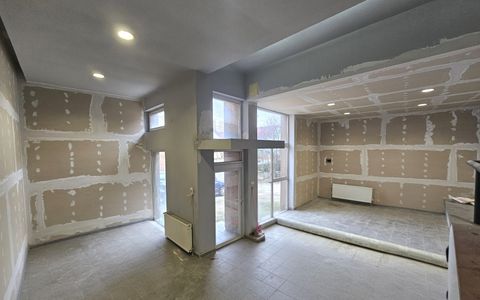 Spatiu comercial cu inaltime mare si curte proprie in Manastur