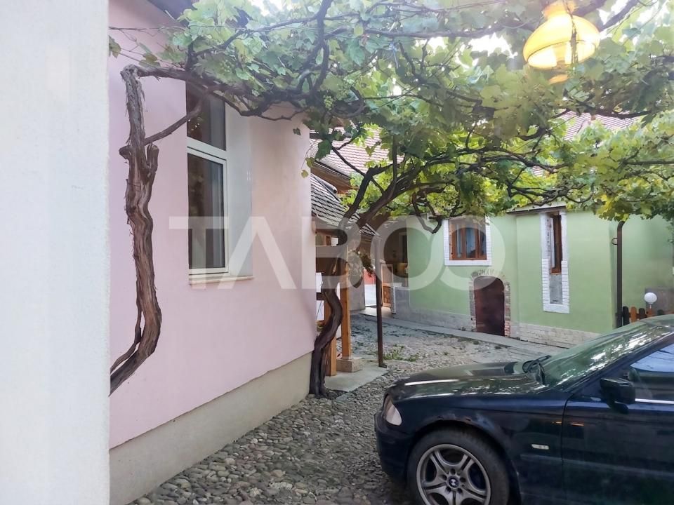 Casa 45 mp 1 dormitor bucatarie baie hol loc parcare in curte Sadu – fotografia 10 din 12