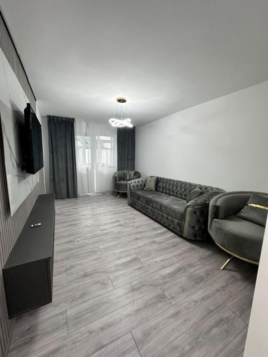 Apartament de vânzare – 3 camere , Micro 8 ,et 1 – fotografia 4 din 13