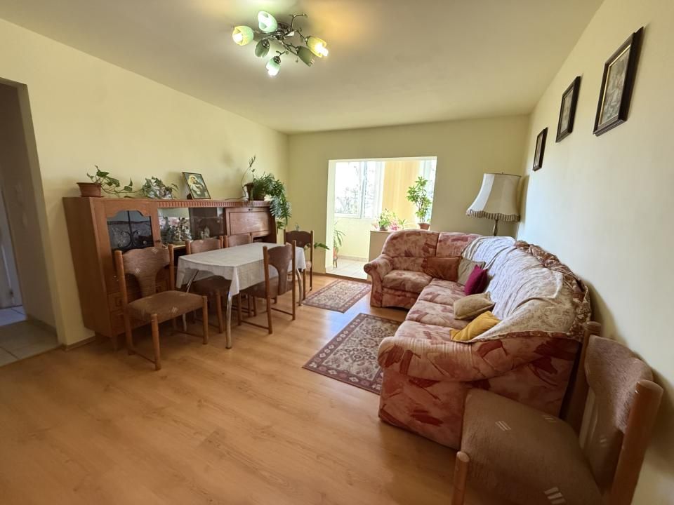 Apartament cu 3 camere, cu boxa si garaj, etaj 2 - Dambovita – fotografia 1 din 9