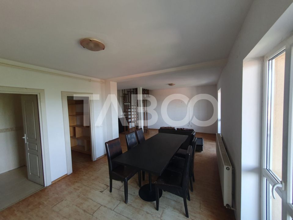 Apartament 3 camere decomandat 80 mp +  balcon cu scara interioara – fotografia 2 din 8