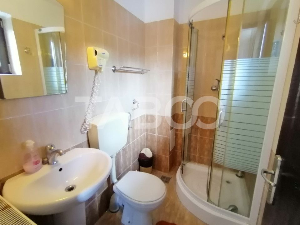 Pensiune 13 camere 16 bai sauna piscina si teren 1565 mp Cisnadioara – fotografia 26 din 42