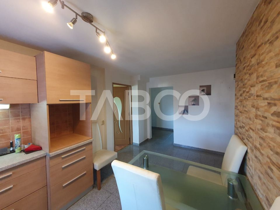 Apartament 3 camere decomandat 80 mp + 2 balcoane zona Teiului – fotografia 8 din 13