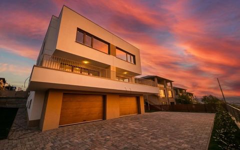 Duplex cu garaj | 180mp utili | D+P+E+terasă circulabilă 60mp | Vivo