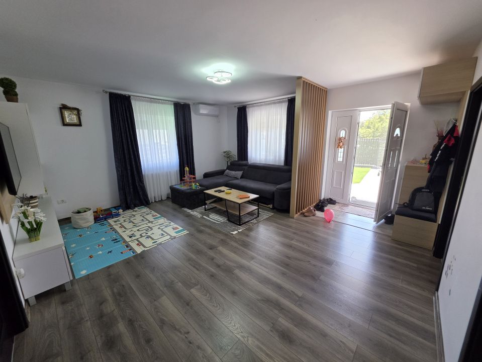 Oportunitate! Casa la sol cu pod amenajat, 4 camere, mobilata utilata, Valu Tr! – fotografia 3 din 12