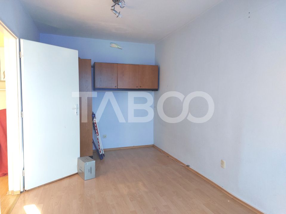 Pret Avantajos-Apartament 50 mpu 2 camere etaj 3 pivnita Cisnadie – fotografia 9 din 12