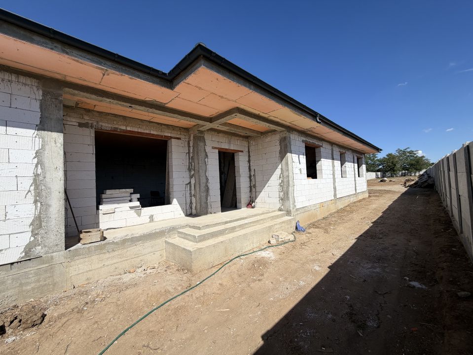 Casa la rosu pe  parter, 133mp utili, anexa 39mp, Carcea, zona profi – fotografia 2 din 12