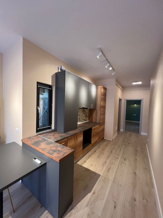 Apartament tip penthouse 2 camere, ultracentral,terasa 25mp-Ramnicu Valcea – fotografia 2 din 9