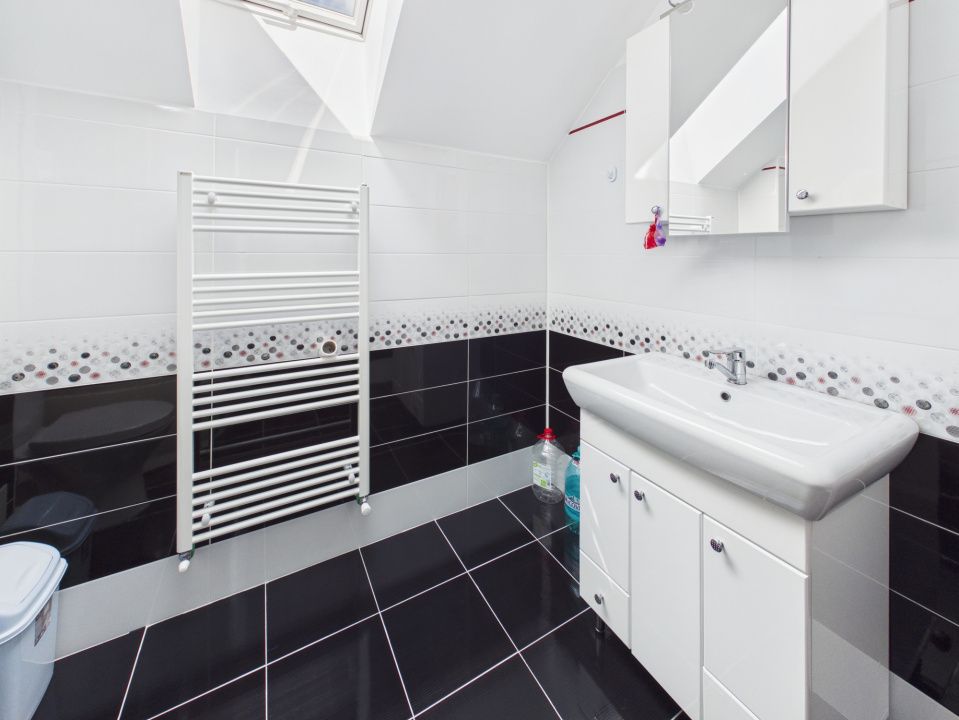 Casa cu priveliste de vis si potential turistic sau investitie in zona Bran – fotografia 34 din 46