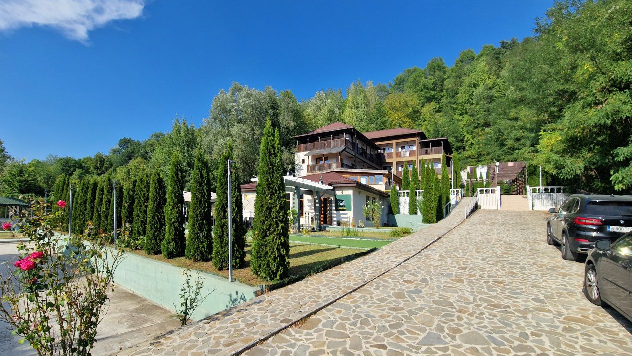 Domeniu Imobiliar de Elită: 14.000 mp Teren, Pensiune, SPA și Centru Evenimente – fotografia 1 din 28