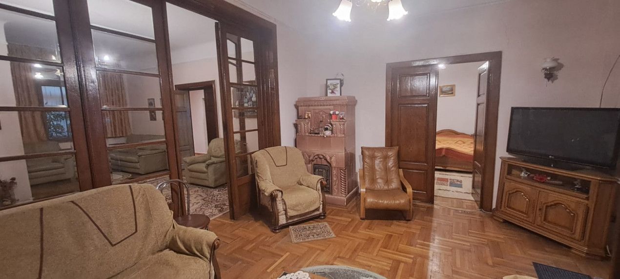 Casă  de vânzare – Strada Eremia Grigorescu, Pitești – fotografia 1 din 19