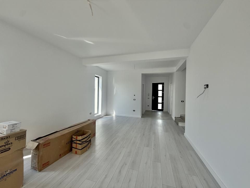 Duplex 4 camere, parter+etaj, 104mp utili, 270mp teren in Giroc – fotografia 3 din 25