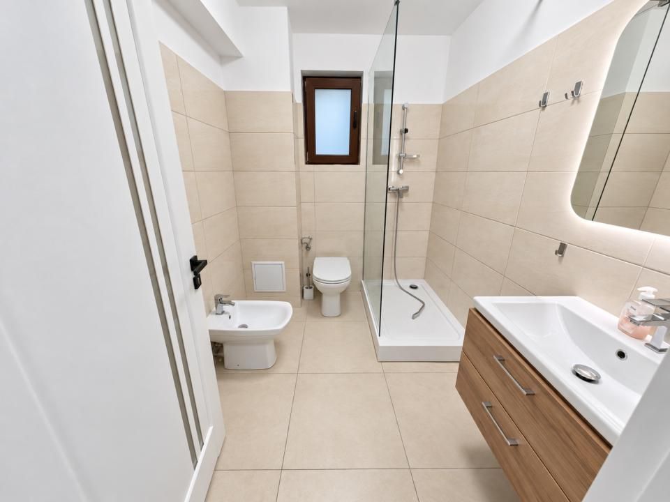 3 camere de închiriat, balcon de 10 mp și parcare | Calea Moldovei – fotografia 6 din 9
