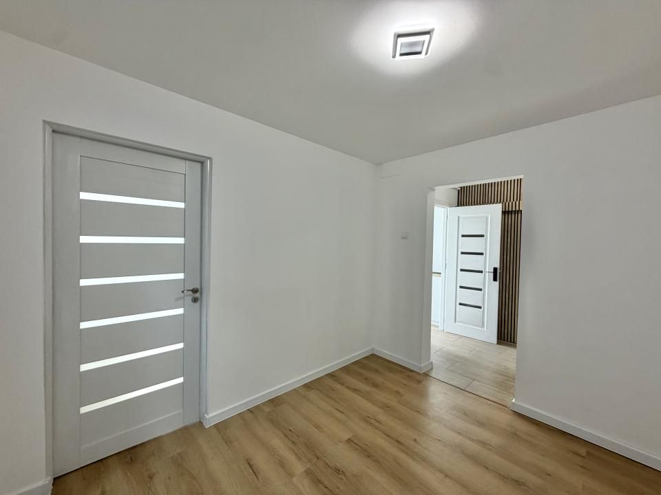 Apartament 2 camere, renovat complet, etaj 9/10, zona Dambovita – fotografia 8 din 17