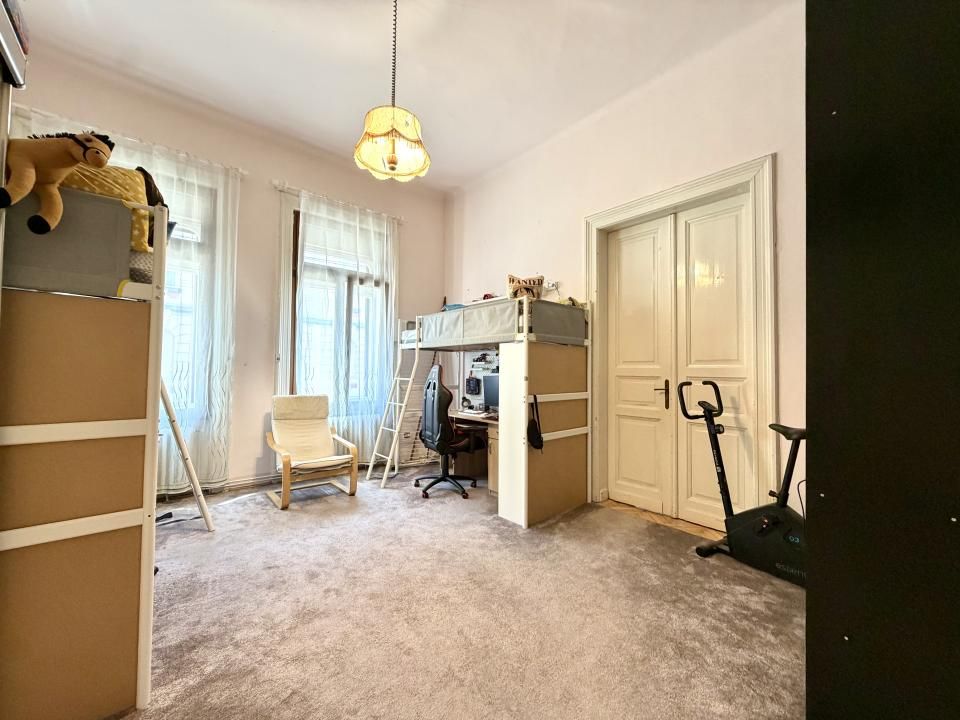 Casa cu 4 camere, 136 mp utili, curte comuna - Zona Centrala – fotografia 2 din 9