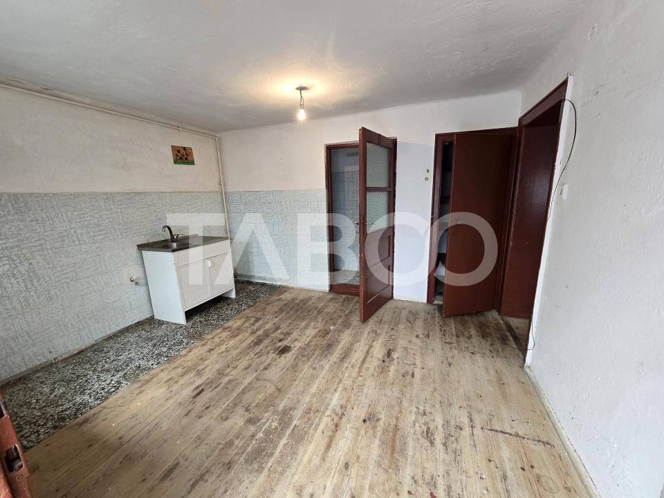 Casa de vanzare cu teren 412 mp pivnita garaj in Terezian Sibiu – fotografia 8 din 34
