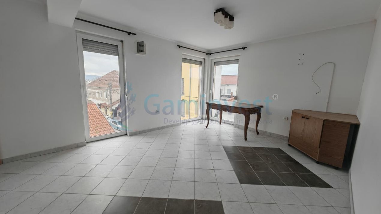 Imobil cu destinatie multipla - comercial, clinica birouri, in Alesd, Bihor – fotografia 5 din 5