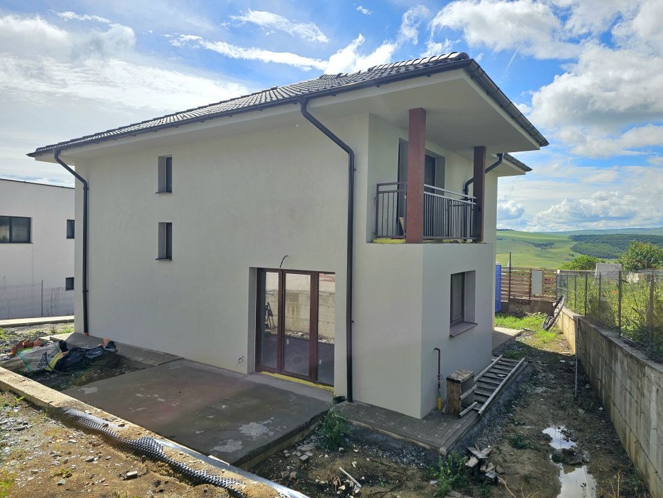 Casa NZEB cu panouri fotovoltaice in Dezmir – fotografia 7 din 24