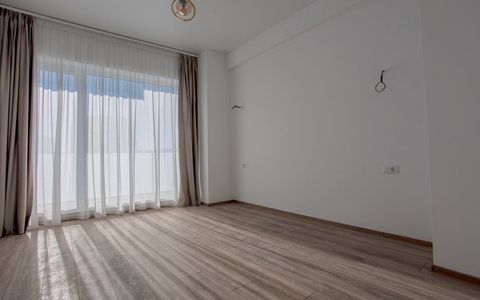 Apartament la MARE, decomandat cu bucatarie inchisa, luminos cu terasa Imensa