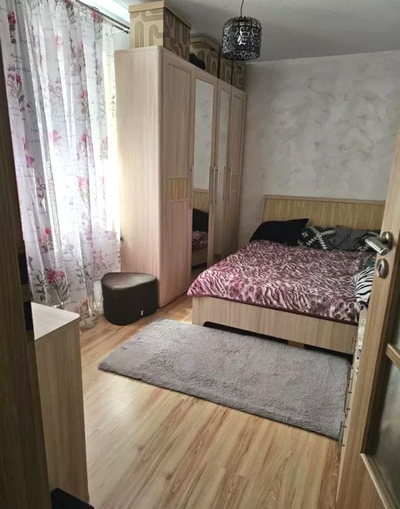 Apartament 3 camere CETATE Bulevard Etaj 3 Renovat Total Mobilat Beci Parcare – fotografia 2 din 22