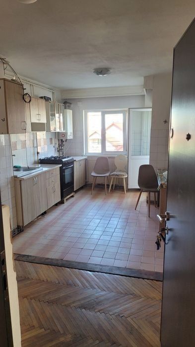 Apartament cu 2 Camere, Decomandat, Boxă la subsol, etaj 1, 2 balcoane – fotografia 1 din 6