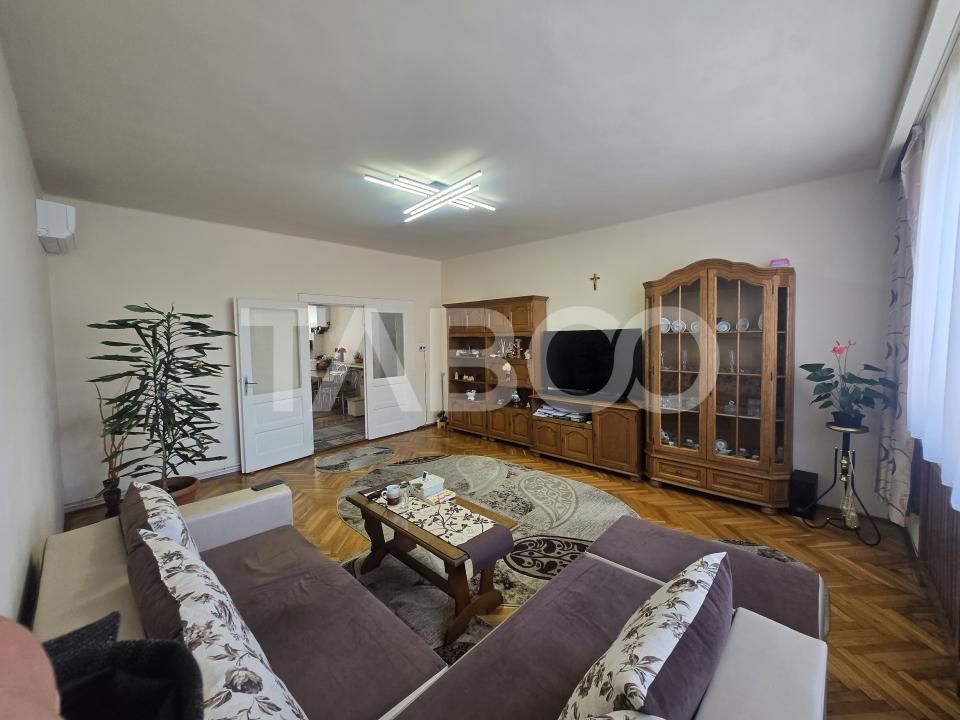 Apartament 5 camere de vanzare 182mp decomandat zona Piata Cluj Sibiu – fotografia 1 din 17