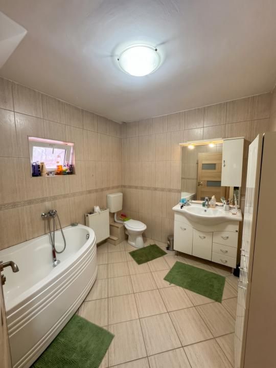 Casă individuală cu 6 camere, 2 garaje și grădină amenajată – Bună Ziua – fotografia 6 din 7