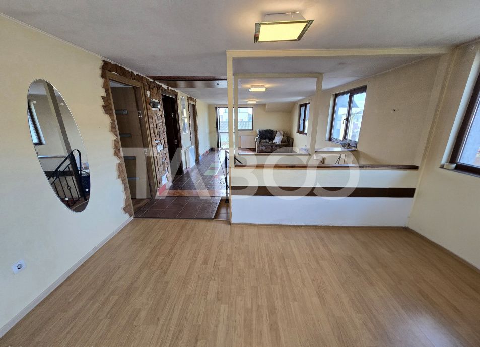 Casa de vanzare cu 6 camere 2 parcari curte libera 200 mp in Selimbar – fotografia 10 din 24