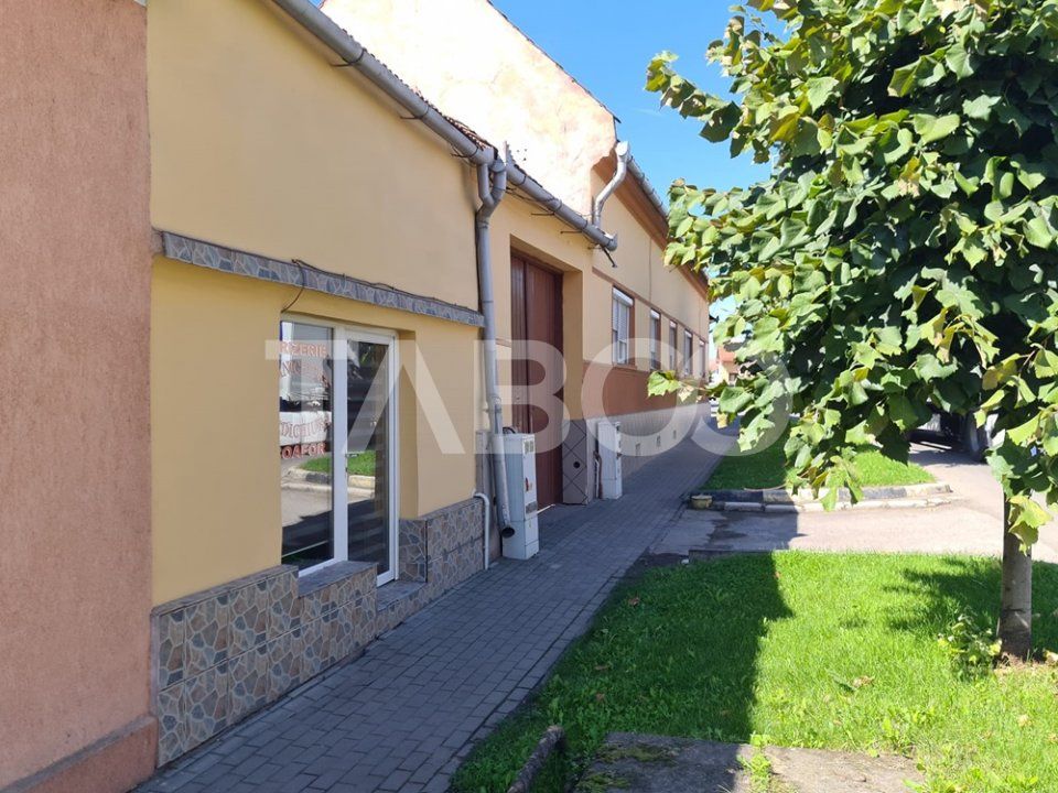 Casa cu spatiu comercial de vanzare in Sebes zona centrala – fotografia 2 din 20