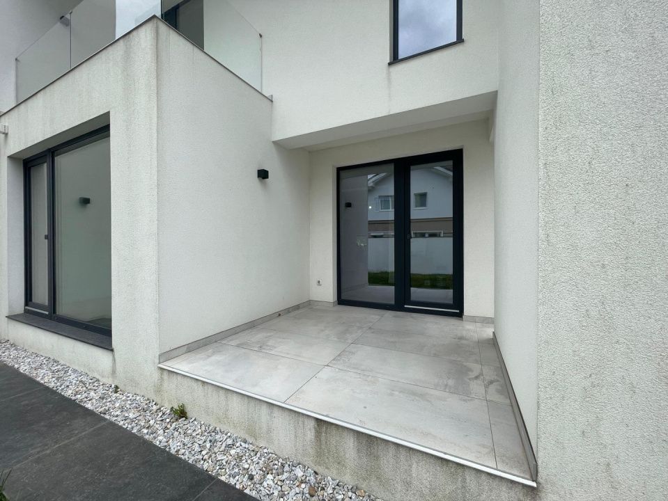 Duplex 4 camere central - Mosnita Veche – fotografia 1 din 17