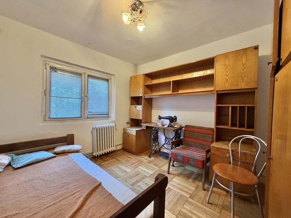 Apartament 4 camere, decomandat, etaj 1, zona Dambovita – fotografia 3 din 15
